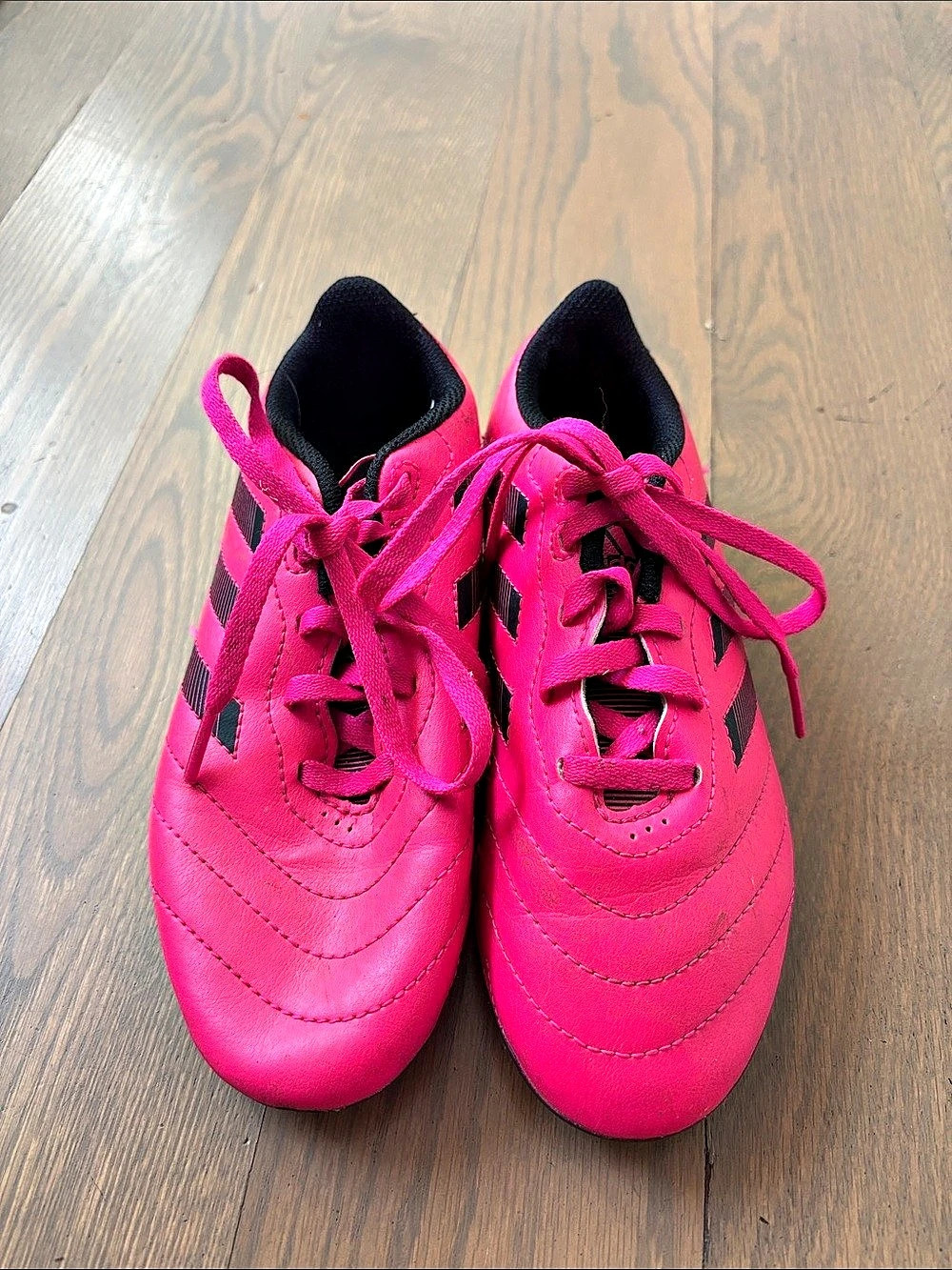 adidas Pink & Black Soccer Cleats Like New